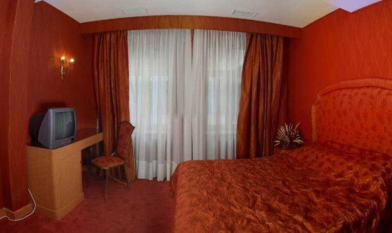 Hotel Vulturul Negru Oradea Zimmer foto