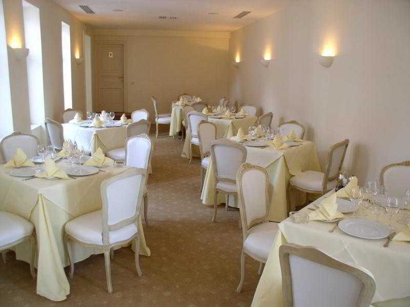 Hotel Vulturul Negru Oradea Restaurant foto